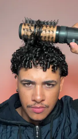 trend da cleopatra? não, escova giratoria. Não grita Camila pudim 