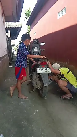aduh d kerjain si bocil kawan sakit sekali kawan🤣🤣🤣 #viral #tiktok #komedi #FYP #hiburran #vidioviral 
