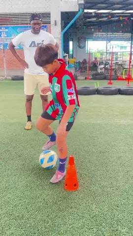 #strong #football #skills #loveyou #realmadrid #videoviral #real #coach #coaching #videoviralitiktok #footballtiktok 