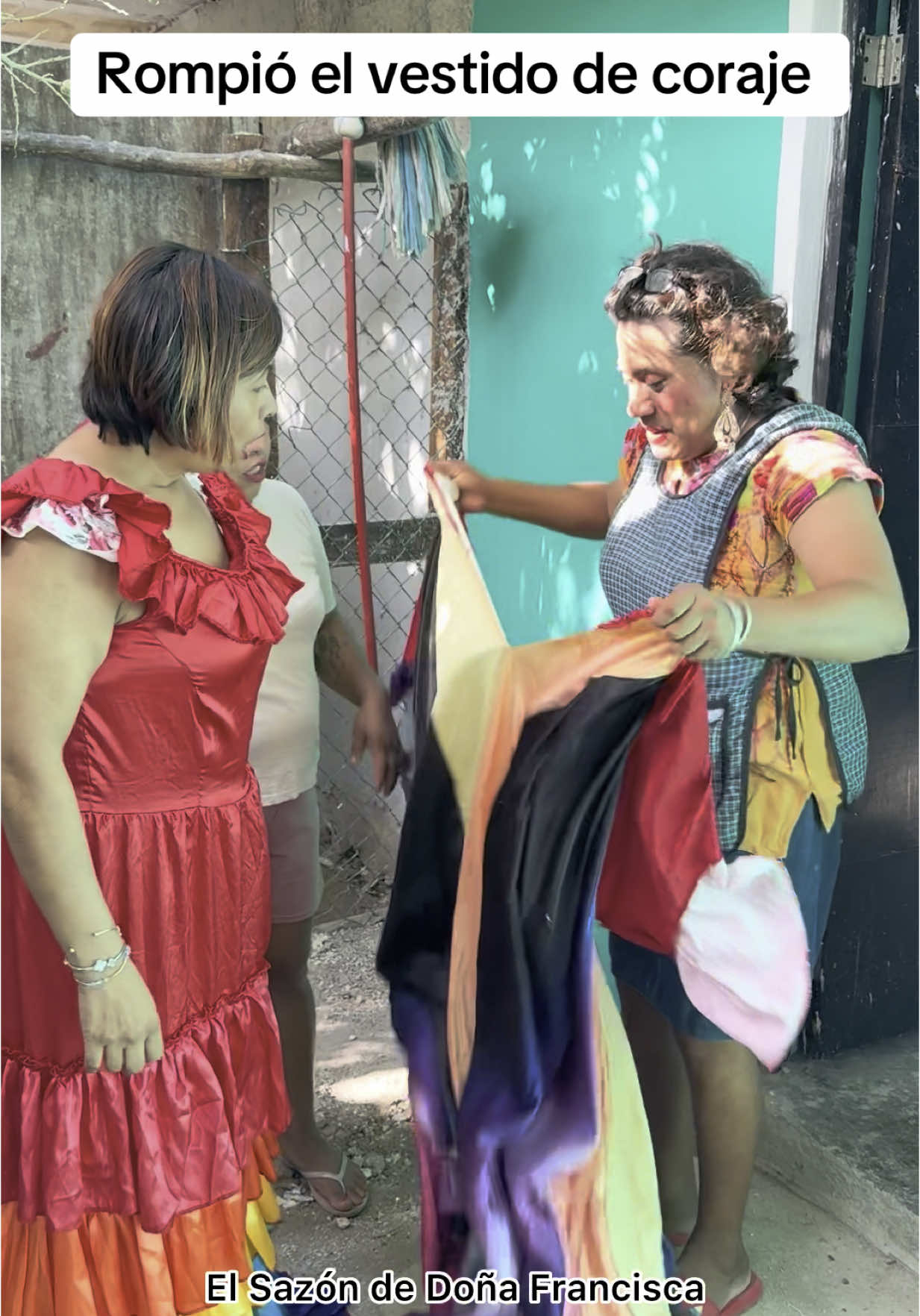 Qué clase de costurera hace vestidos así #doñacataydominga #doñacata 