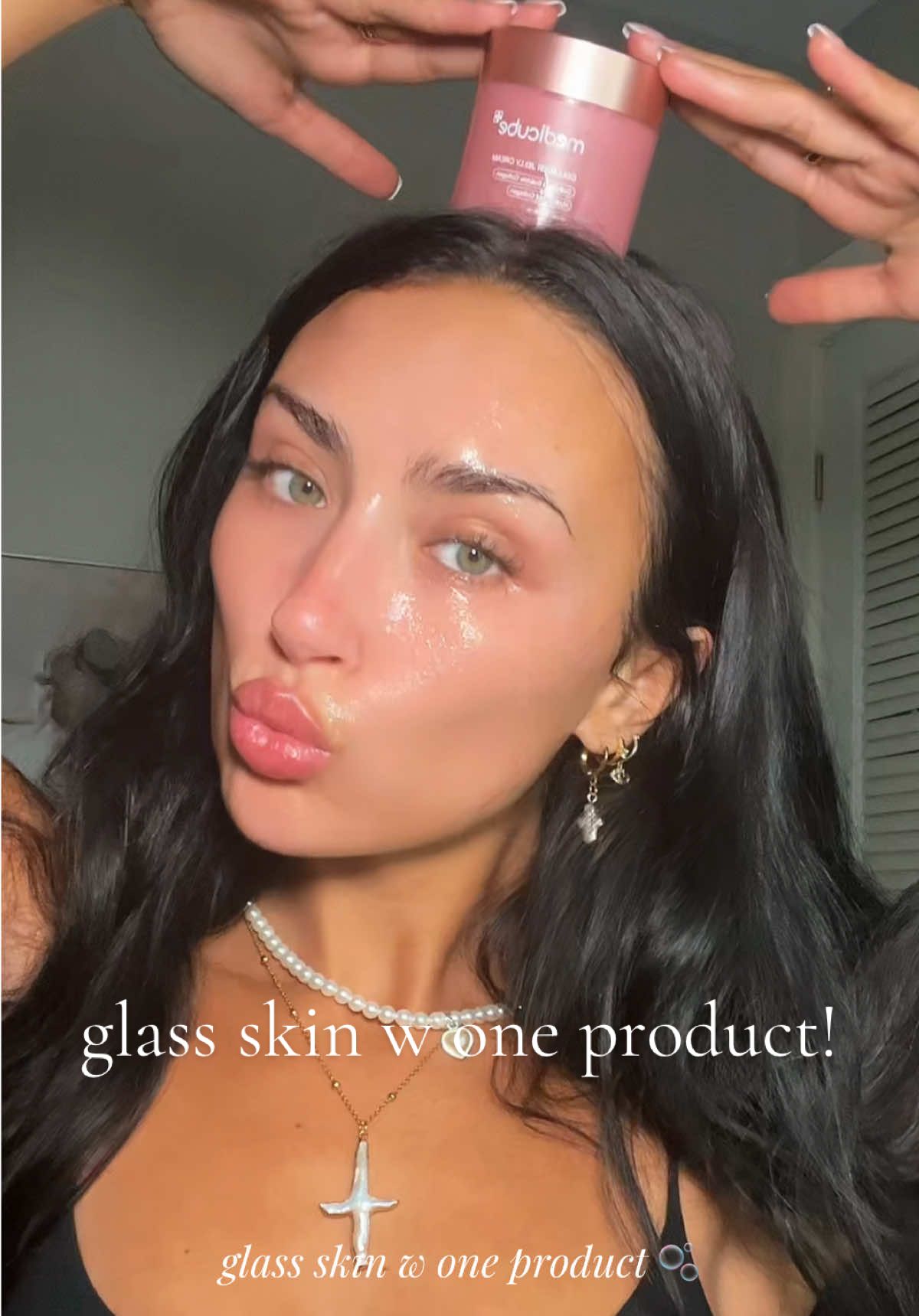 collagen jelly cream by @medicube global to wake up w glass skin 🫧 who doesn’t love these results w 1 product?!? #glassskin #nighttimeskincare #skincare #glowyskin #asmr #medicubepartner #koreanskincare 