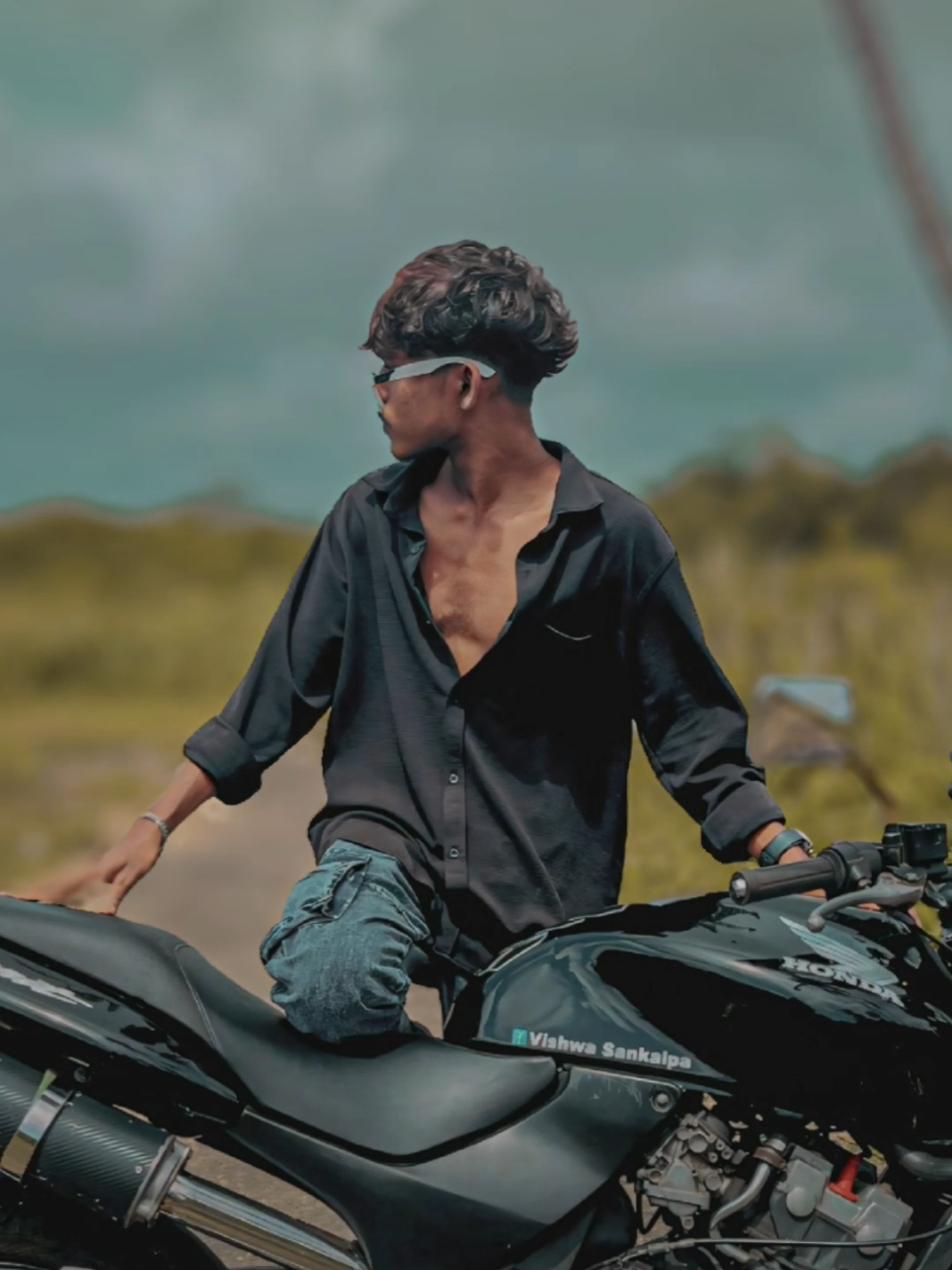 Thaana thna thadee..🖤👽 Thizz💥 #1M #podii #newtemplates💙 #viral #foryou #fyp #edit #foryoupage #trending #capcut_edit #CapCut #sinhalarap 