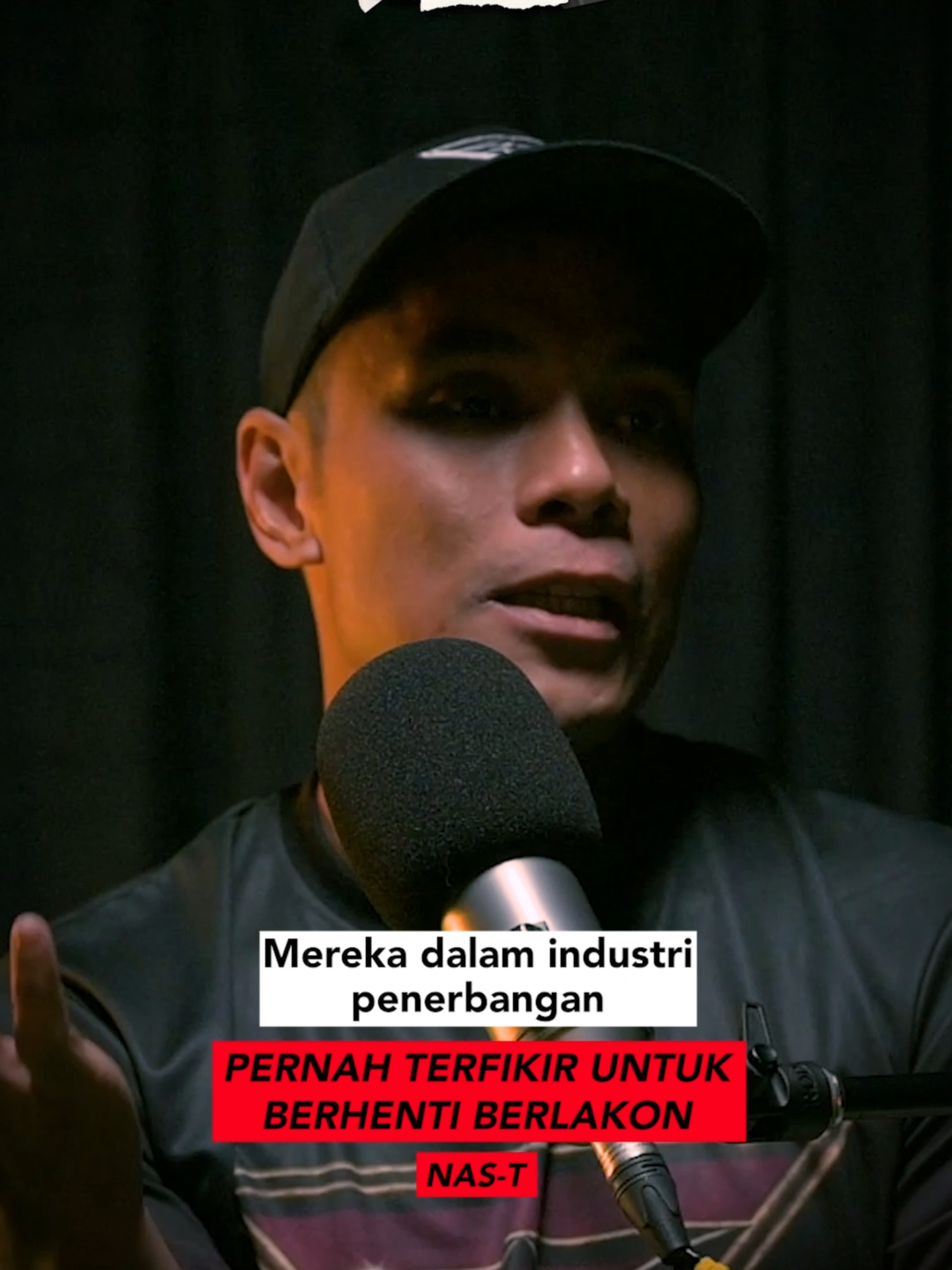 Dalam episod terbaharu Confession Bilik Gelap, kami menampilkan Nas Muammar Zar, pelakon utama filem Keluang Man. Nas berkongsi perjalanan penuh liku dalam industri seni dan bagaimana watak ikonik ini menjadi peluang keemasan untuk membuktikan bakatnya. Sebuah kisah tentang kepercayaan diri, ketabahan dan peluang kedua dalam dunia hiburan. #syokpodcast #SYOK #keluangman #confessionbilikgelap #heromalaya #nasmuammarzar #filem #malaysia #fyp #fypシ @nasmuammarzar @sudyrtahir