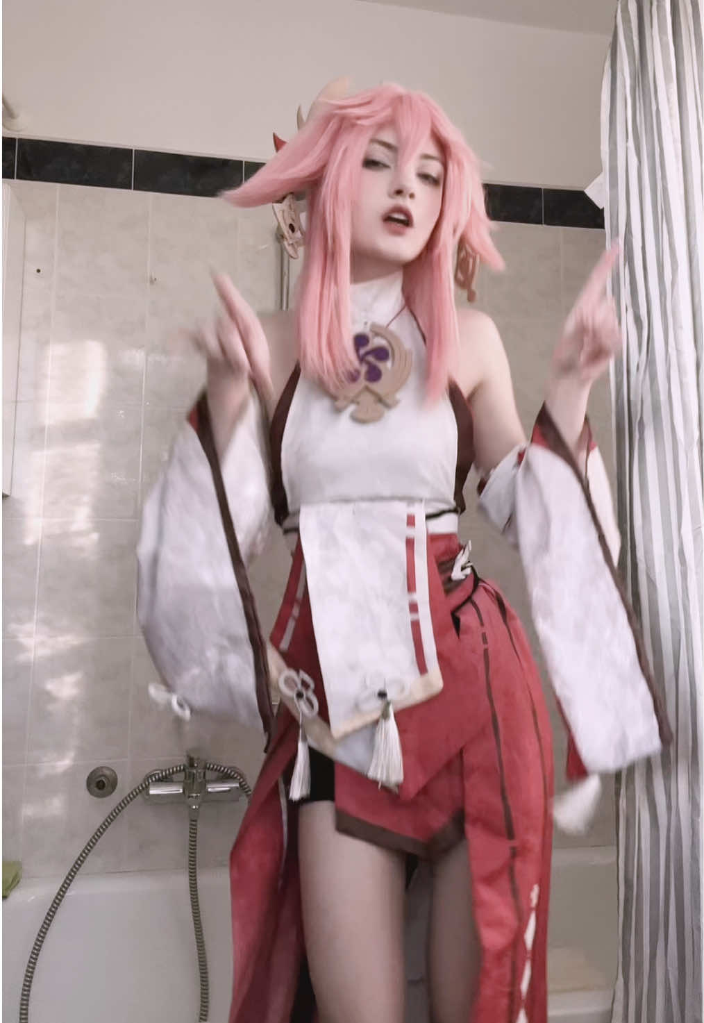 Come on! #yae #yaemiko #genshin #yaemikocosplay #fyp 