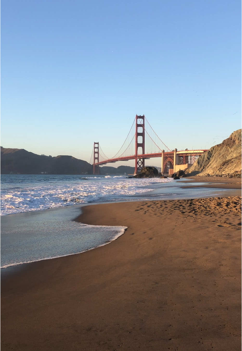 I’m ready to go back  #goldengatebridge #goldengate #goldengatepark #california #sanfrancisco #sanfran #beachsunset #beachsunrise #waves #oceansounds #wavescrashing #westcoast 