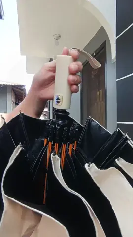 PAYONG NA NAKA DOUBLE RIBS KAYANG KAYA KANG PROTEKTAHAN SA LAKAS NG HANGIN AT ULAN #automaticuvumbrella #foldingumbrella #matibaynapayong #umbrella #automaticumbrella #uvumbrella 