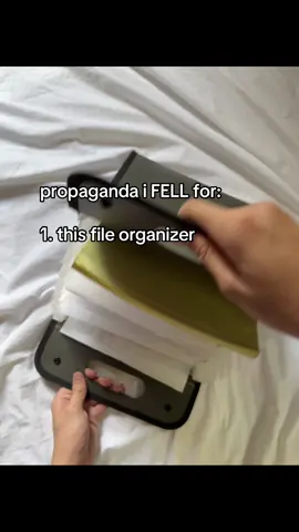 kailangang kailangan mo ‘to sa pasukan 🤭 #fileorganizer #clearfileorganizer #portablefileorganizer #schoolessentials #backtoschool #blackfileorganizer #paperorganizer 