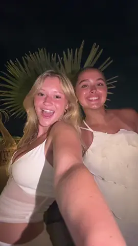 Last night🫶🫶 #fyp #trending #dancing #duo #cancun @Lauren 