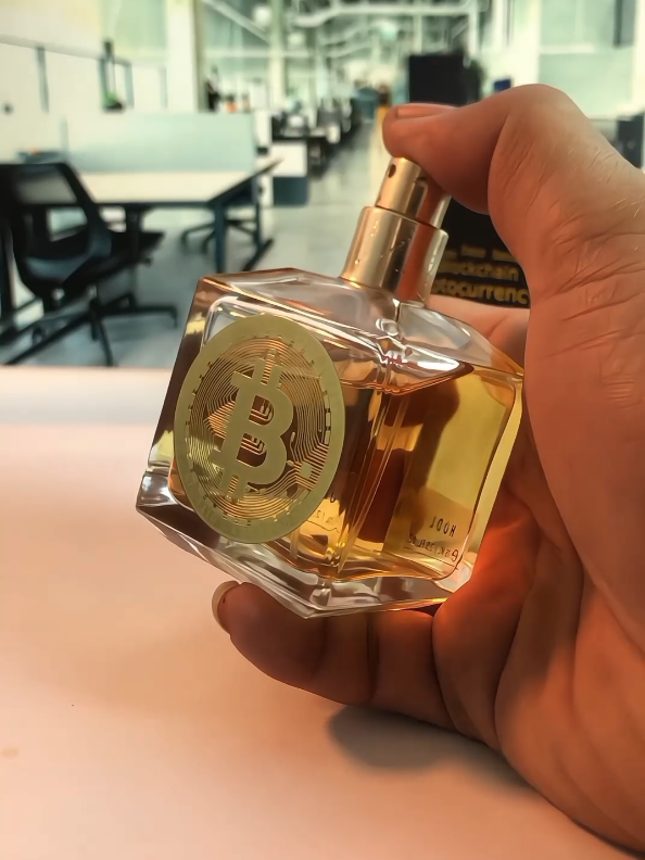 Parfumnya para pengusaha muda by BTC. #parfumninggalinjejak #parfumpriarecommended #parfumpriatahanlama #parfumpria 