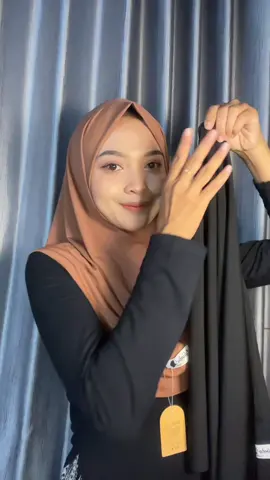 Beli skarang hijabnya warnanya cantik semua😍❤️‍🔥 #dhindahijab #bergononpet #hijabinstan #bergohijab 
