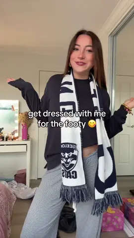 the rain posted this so i have to edit the caption… but WHY DO I HAVE SO MANY CLOTHES AND NO OUTFITS?!! #gdwm #outfitinspo #ootd 