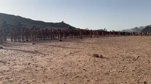 اللواء/ ياسر مجلي يزور المقاتلين الابطال في جبهة علب باقم برفقة نائب عمليات المحور وقاائد شرطة المحور العميد /فضل القديمي وعدد من قادة الوحدات العسكريه صباح عيد الاضحى المبارك . قام اللواء/ ياسر مجلي قائد محور علب قائد اللواء 63 مشاه برفقة نائب رئيس عمليات محور علب قائد شرطة المحور/العميد فضل القديمي بزيارة تفقدية للمقاتلين الأبطال محور علب المرابطين في الخطوط الامامية لجبهة باقم وكان في استقبالم عدد من قادة الالويه والوحدات والأبطال المرابطين في مواقع العزه والكرامه   وخلال هذه الزيارة قام بتهنئة جموع المقاتلين الأبطال بمناسبة حلول عيد الاضحى المبارك و نقل لهم تهنئة القيادة السياسية و العسكرية بهذه المناسبة إلى جانب تفقد الجاهزية القتالية لجميع المقاتلين الأبطال مشددا على ضرورة اليقظة الأمنية والجاهزية القتالية الدائمة . ومن جانبهم رحب الإخوة ضباط و صف و أفراد محور علب باللواء /ياسر مجلي ومرافقيه و هنئوه بهذه المناسبة العيدية مؤكدين أنهم سيبقون عند حسن الظن بهم رجالاً أوفياء أمناء على العهد حاضرين بقوة في ميادين الشرف والرجولة مستعدين لتقديم الغالي والنفيس والتضحية و الصمود حتى تحرير كامل تراب الوطن من سيطرة مليشيا العمالة و الإرهاب الحوثية .