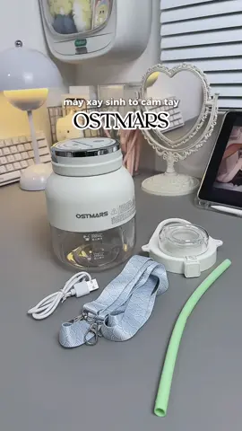 tui đã test máy 2 tuần rồi mới lên clip, mỗi ngày đều xay 1 ly sinh tố, cảm nhận của tui là RẤT ĐÁNG ĐỂ ĐẦU TƯ 🫶🏻 - máy xay rất mạnh, xay được cả đá bi - tất cả các loại trái cây đều xay được hết, kể cả cà rốt chỉ cần cắt khoanh nhỏ là xay vô tư #unboxing #unbox #mayxaymini #ostmars #xuhuong 