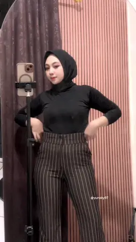 Minimal harus punya 1 sih celana ini kalo kau keliatan kaki jenjang mbaaaakk✨#cutbraywanita #flarepants #fyp #hijabootd #guncang66 #guncang66sale #guncang66ditokopedia 