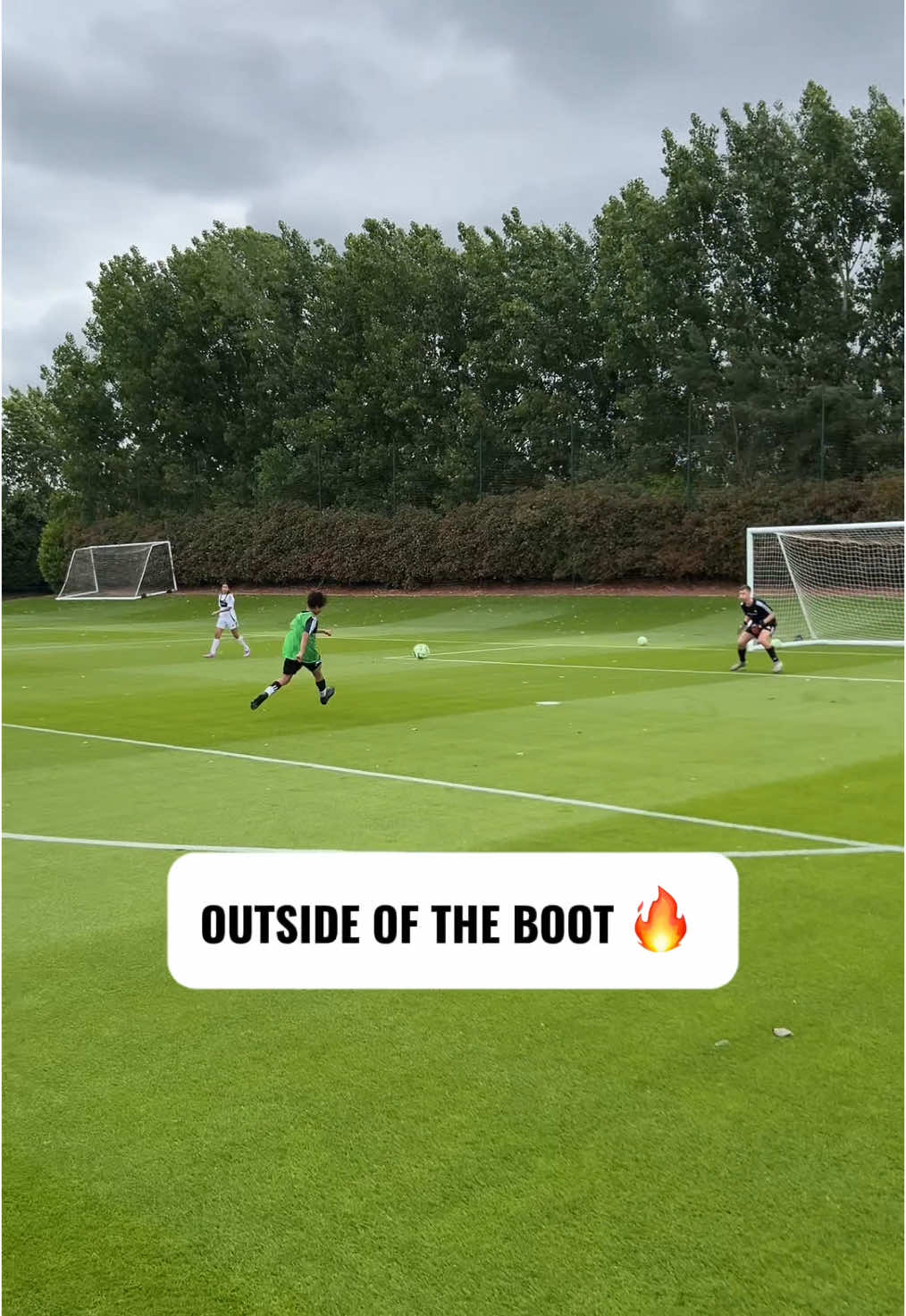 Doing this in the warm-up infront of Arsenal academy Coaches and Scouts… that’s confidence 👌  #arsenal #talent #youngballers #confidence #technique 
