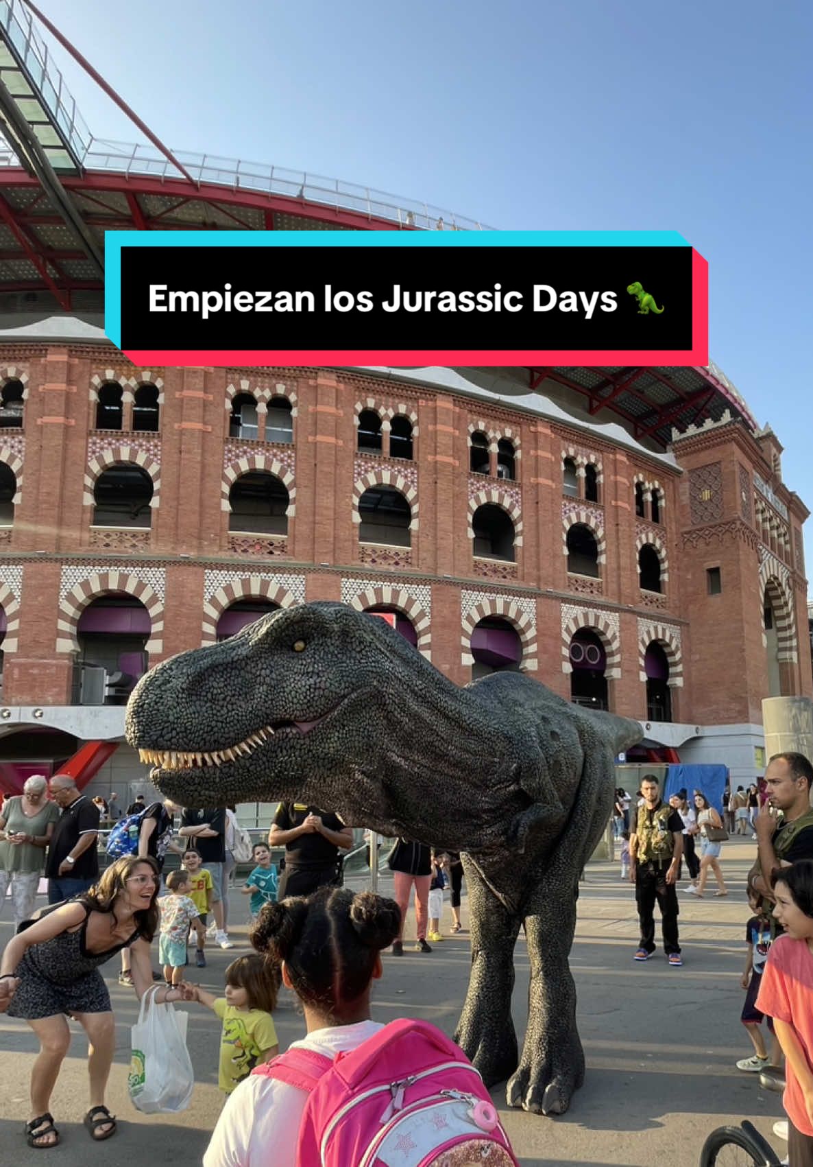 ¡Ayer comenzaron los Jurassic Days y lo pasamos genial! 🦕 ¡Aún estás a tiempo de venir y ver dinosaurios de muy cerca! 👀 📅 Días de la actividad: 6, 7, 12, 13 y 14 de junio 🕒 Horarios de los pases: 👉 6, 12 y 13 de junio: 17:30 h · 18:30 h · 19:30 h 👉 7 y 14 de junio: 11 h · 12 h · 17:30 h · 18:30 h · 19:30 h 🎟️ Actividad gratuita y para toda la familia. ¡No te lo pierdas! 🩷 #arenasdebcn #arenasdebarcelona #barcelona #jurassicdays #experienciainmersiva #dinosaurios #planesbcn #planesbarcelona #chile #viral #fyp #foryou #foryoupage #parati 