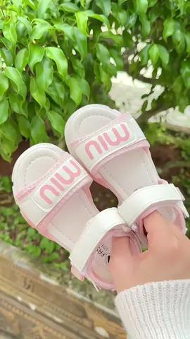 Sandal Cho Bé Dép Quai Hậu #achakids #sandalchobe 