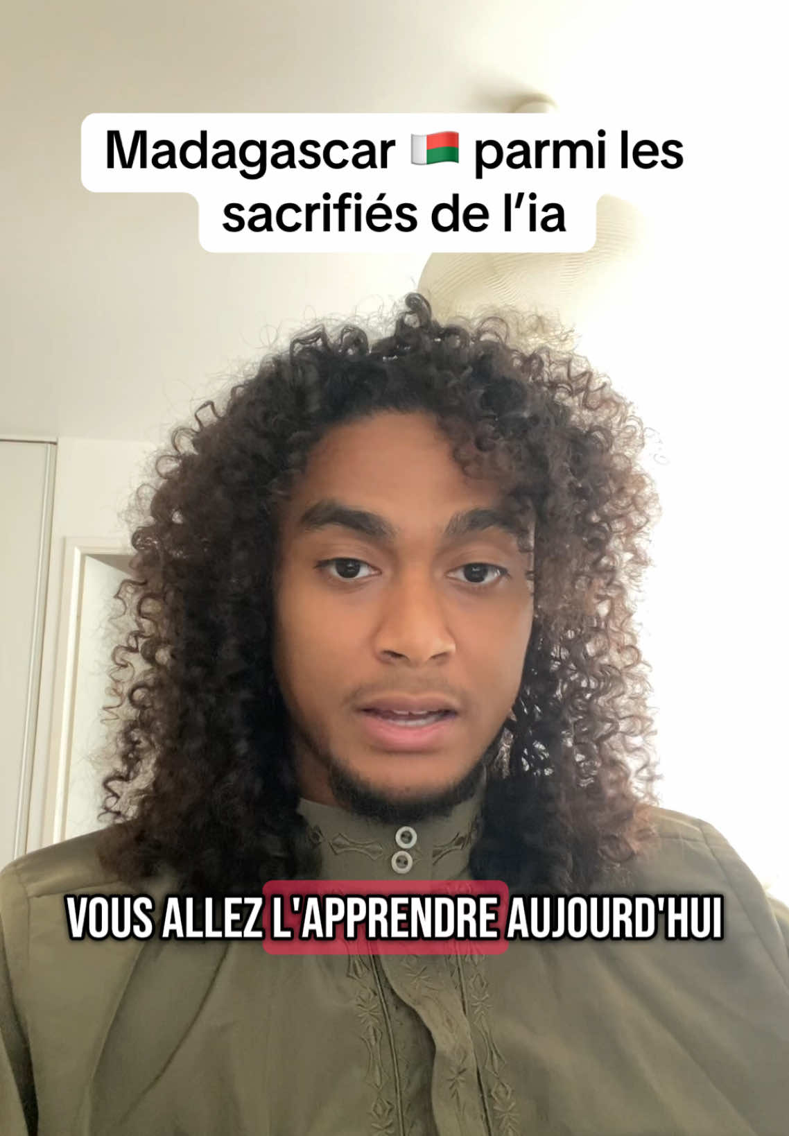 Madagascar parmi les sacrifiés de l’ia.  Les entreprises et l’état français font appel à des entreprises malgaches tenues par des expatriés français, pour sous traiter les activités pénibles liées aux donnes, à des travailleurs malgaches.  