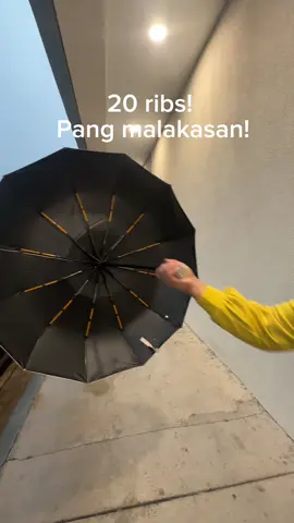 Panahon ng tag ulan mga mare! Need niu tong pangmalakasan na payong. #20ribsumbrella #umbrella #automatic #automaticumbrella 
