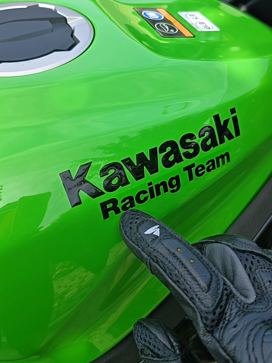wolność 💚 #motoryzacja #fluo #moto #motorcycle #motopasion #motogirl #motosport #motocyklistka #kawasaki #kawasakininja #motovibes #shima #ls2 