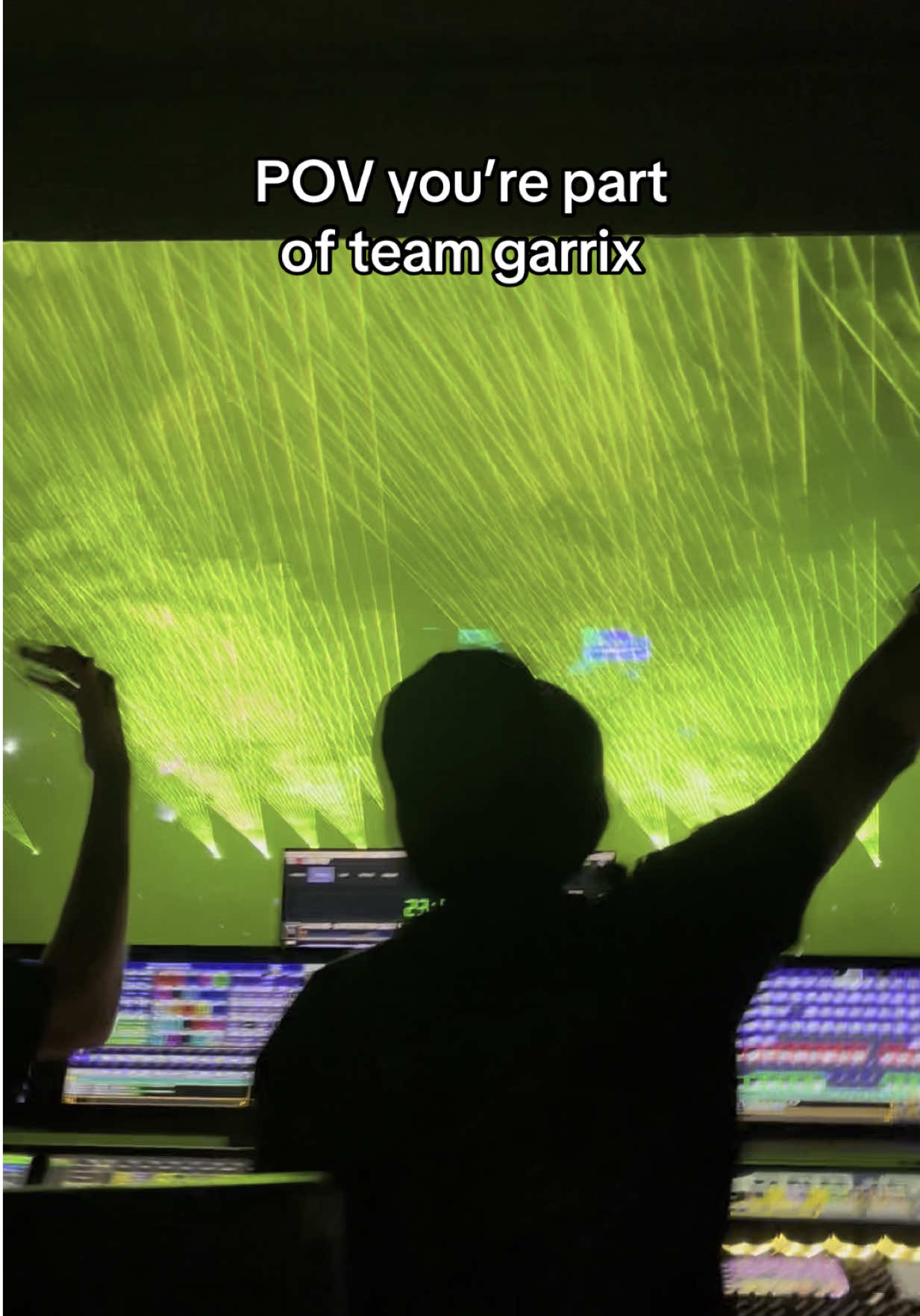 shoutout to the whole production crew ❤️❤️ so many talented people that I get to work with!!  #electronicmusic #edm 