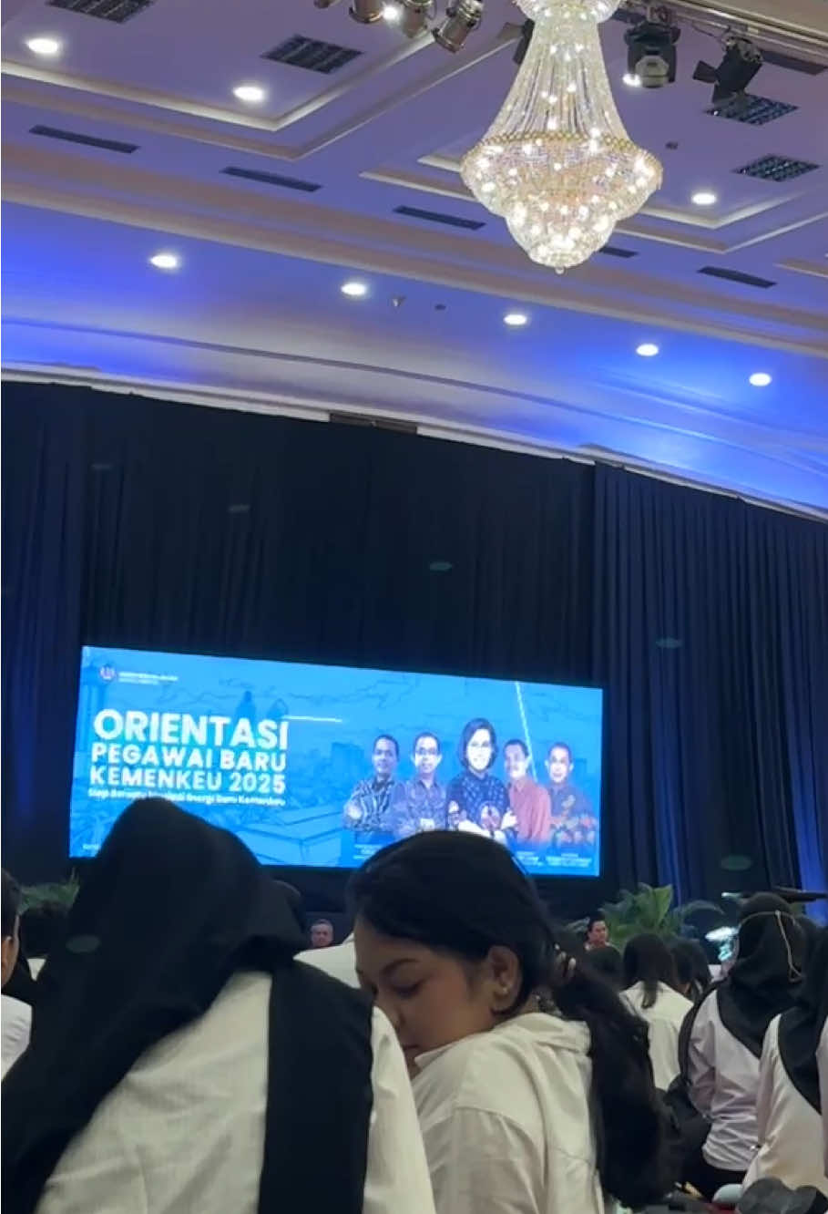 i still remember how i prayed for the things i have right now, and i always be grateful🥺 mungkin jalan kedepannya ga selalu mudah, tapi semoga selalu diberikan kemampuan untuk melewati, menjalani, dan menuntaskan setiap tantangan yang ada🙌 #cpns2024 #Kemenkeu #fyp #foryou 