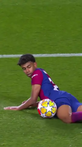 Never let them know your next move 😅 #ChampionsLeague #LamineYamal 