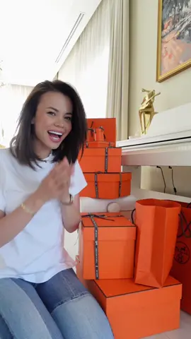 My biggest Hermès unboxing yet… A dream in orange 🧡 Do you like this bag? 🥰  What’s your favorite item? #hermes #unboxing 