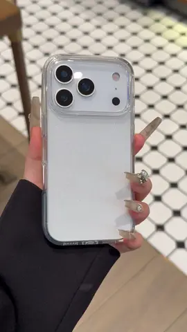 Share my new iphone 17 clear case💕😘 #iphonecases #iphone17 #iphone17promax  #iphone #phonecase #fyp #foryoupage #iphonephonecase #clearcases #phoneholder #phonecasing 