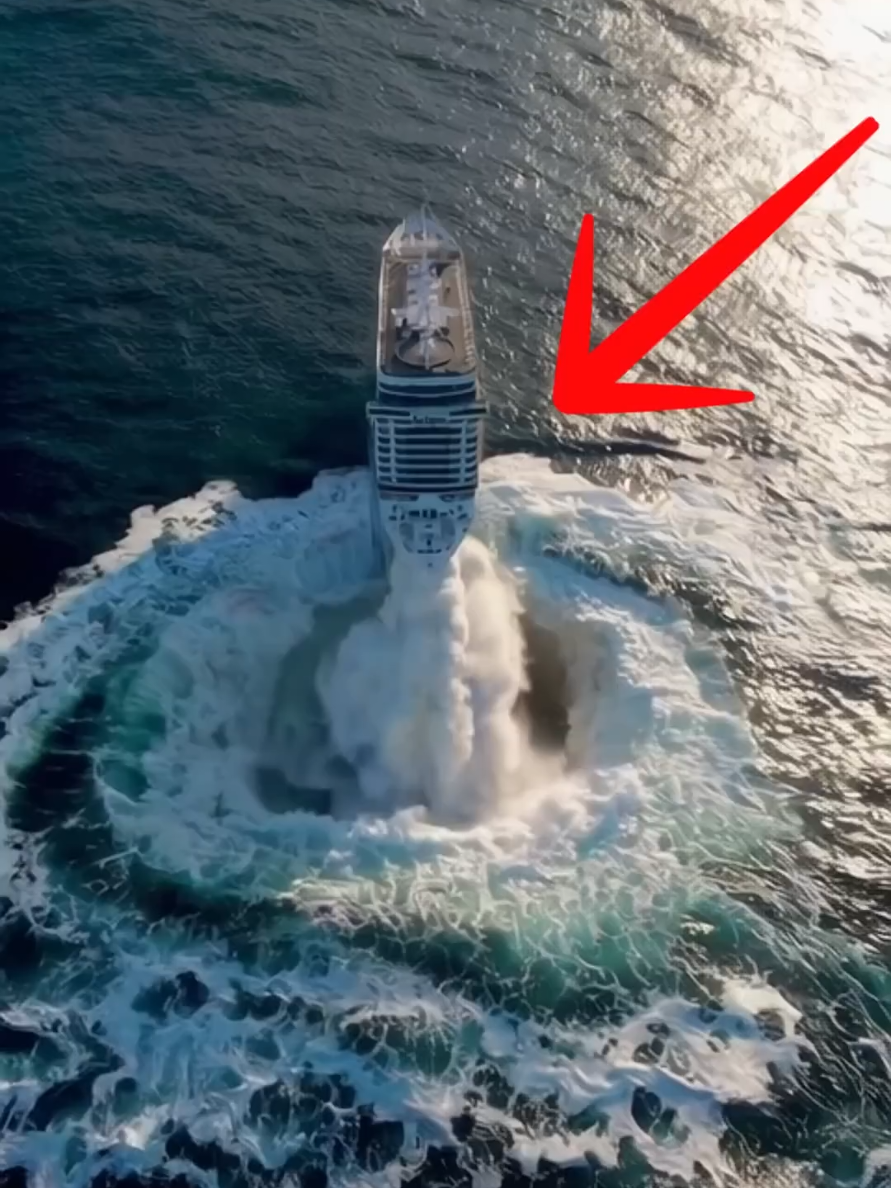 A whirlpool sank a cruise liner in the open sea 🛳️😲