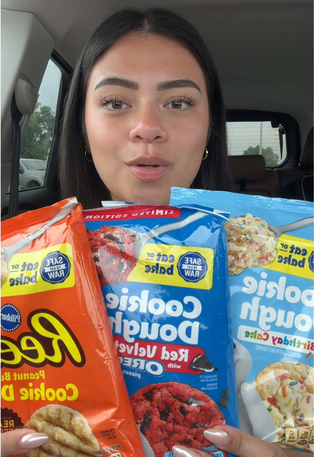 No se imaginan la obsesión que tengo con Cookie dough🤤🤌🏻 ¿Que esperan para probarlos? @Pillsbury #pillsbury #cookiedough #cookiesandcream #redvelvet #peanutbutter #birthdaycake #mukbang #asmr #fy #fyp #fypシ #viral #usa #target 