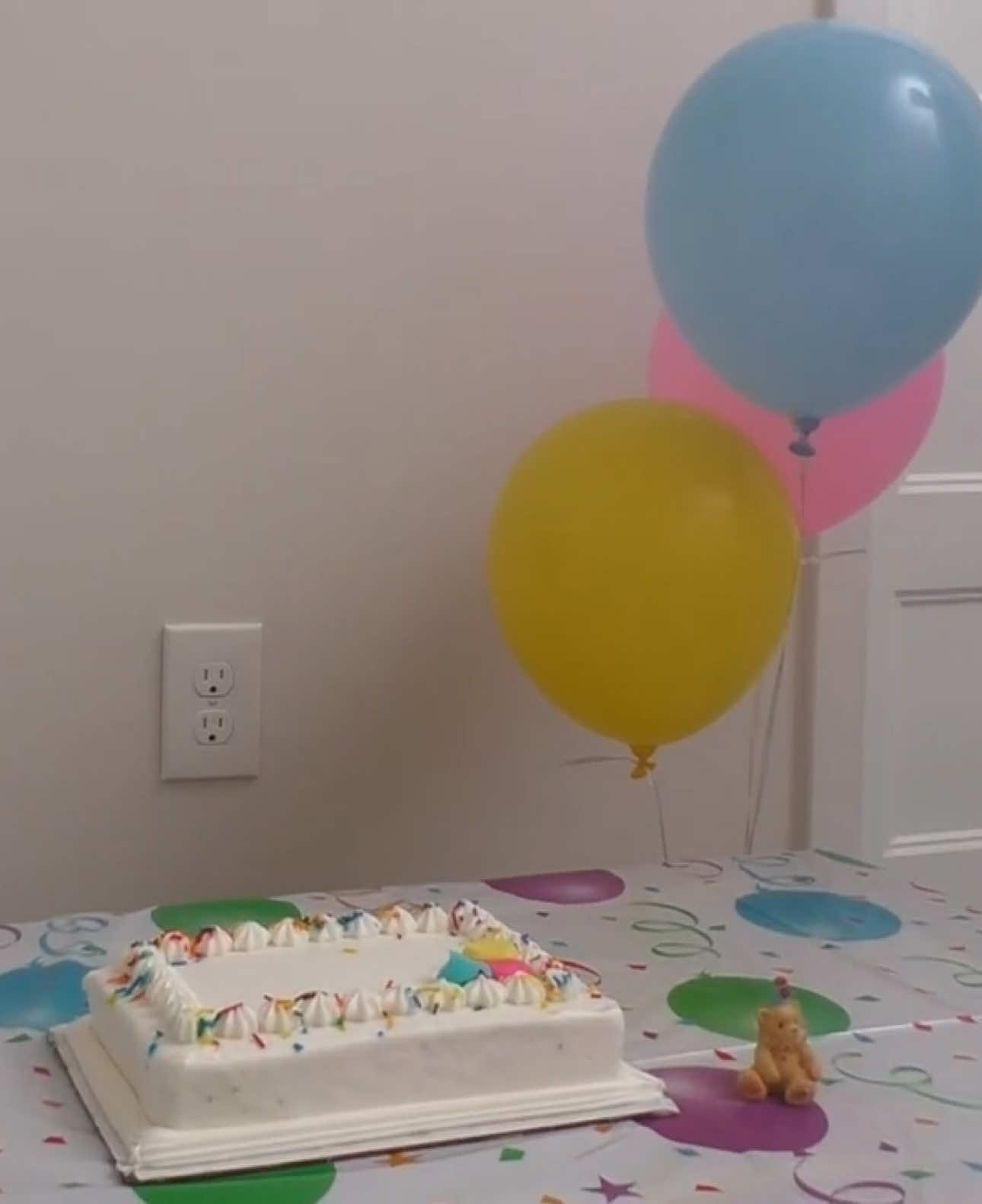 from my film 🧁 🎈 #filmtok #film #nostalgia #liminalspaces #2000s #backrooms #fyp 