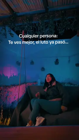 Dicen que cada quien vive su luto a su manera, que incluso el tiempo es diferente. Apenas son 2 meses y aun sigo en shock, como si recién recibiera la llamada de que te fuiste. Aun sigo en shock de colocarle sus medias mientras lo vestiamos para colocarlo en el ataúd. Un abrazo para quienes aun siguen en ese shock de aceptar que ya no está la persona que amas... #luto🖤 #Love #amor #abuelo #grandpa #quito #ecuador #missyou 