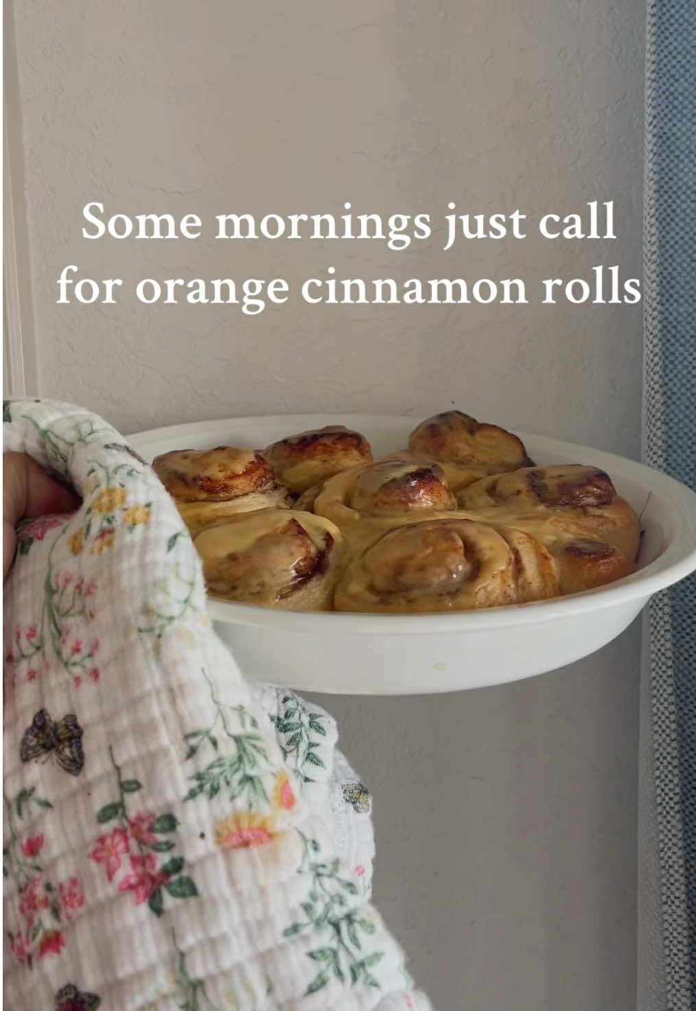 Just a crunchy mama who knows how to have a lil fun🤩 #motherhood #morningroutine #momtok #breakfastideas #fridayfunday #tiktokcreator #crunchymom 