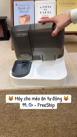 Máy cho mèo ăn tự động nè các sen ơi #pet #cat #xuhuong #xh #mèo #meo #thucung #tieubonday #xuhuongtiktok #maychomeoantudong #maychomeoan #giohang🛒 