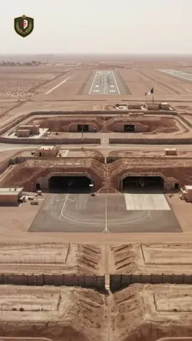 🇩🇿 Les bases aériennes secrètes de l’Armée nationale populaire, dissimulées dans l’immensité désertique. Aucun avion en surface — tout est caché sous terre, dans des Hangars ultra-protégés. Simulation IA réaliste.