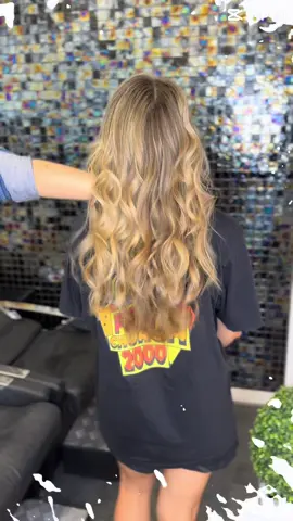 When friends travel miles just for that perfect hair touch! ✨ We gave our lovely friend a beautiful blend of babylights and balayage—soft, seamless, and totally worth the trip! It’s always a pleasure making her hair dreams come true. 💕 #Babylights #BalayageMagic #FriendshipGoals #HairLove #WorthTheJourney