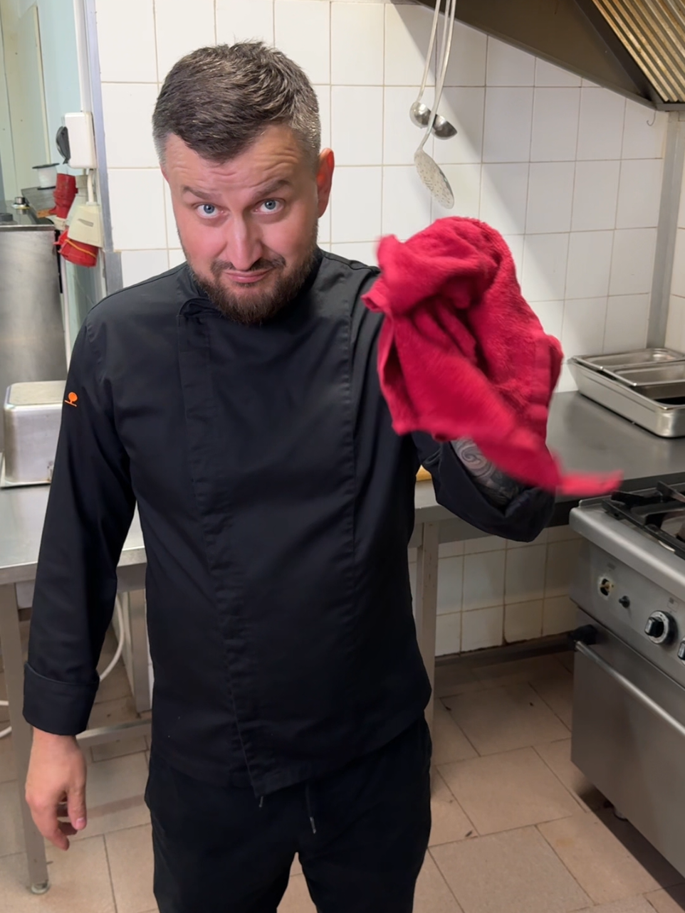 🌀 Dough mixer full of sticky dough? We tried a viral hack that claims to clean it fast and easy! Messy myth or genius trick? 🍞