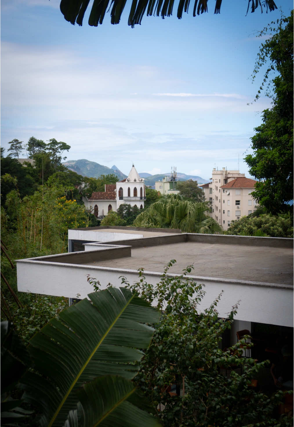 Discover the magic of Santa Teresa, Rio de Janeiro’s most bohemian neighborhood - wander through the colorful streets, admire colonial charm, and feel the carioca culture in every corner! Stay at the iconic Hotel Castelinho for an unforgettable Brazilian experience! 🇧🇷 Link in bio to book your stay. - Descubra a magia de Santa Teresa, o bairro mais boêmio do Rio de Janeiro — caminhe por suas ruas coloridas, admire o charme colonial e sinta a cultura carioca em cada canto! Hospede-se no icônico Hotel Castelinho para uma experiência brasileira inesquecível! 🇧🇷 Clique no link da bio para fazer sua reserva. 
