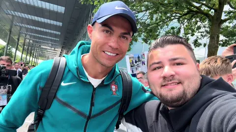 Ich wünsche jeder erfüllt sich seinen Traum 🤯 Ich wünsche es jedem der tagelang stundenlang auf ihn wartet auch wenn es sehr schwer ist , nichts ist unmöglich im Leben - go for it 🤲🏻  #cr7#cristianoronaldo#ronaldo#goat🐐#fy#fyp#fürdich#fürdichpage#foryoupage❤️❤️#dreams #CapCut 