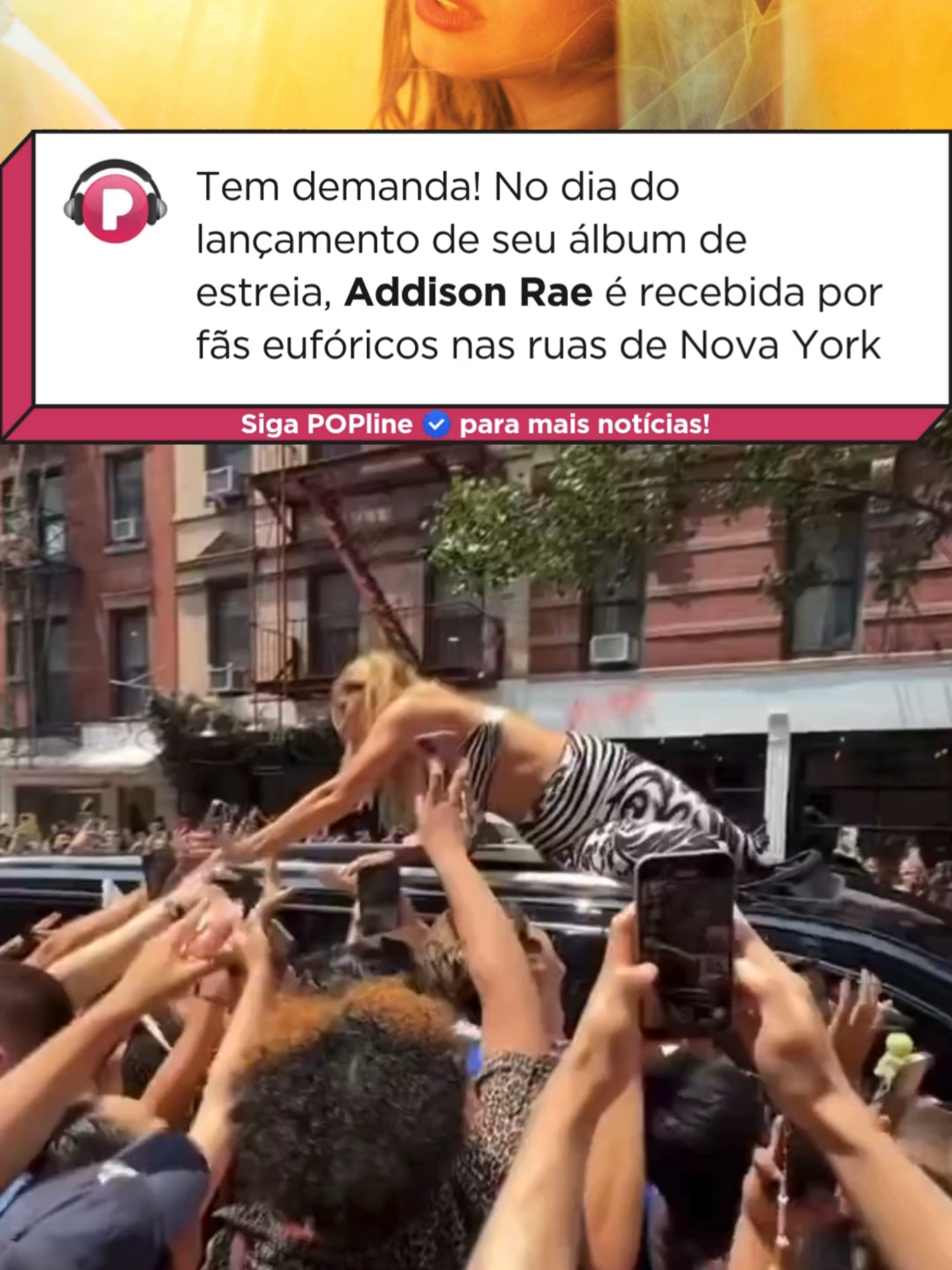 Addison Rae lançou hoje seu aguardado álbum de estreia — e não dá pra dizer que ela não está sendo bem recebida. Olha só esse vídeo: saindo de um evento em Nova York, a cantora foi cercada por fãs que lotaram a porta do carro, numa verdadeira comoção. Quase um ano depois de lançar o hit “Diet Pepsi”, Addison finalmente tem um álbum inteirinho pra chamar de seu — e o momento é todinho dela. São 12 faixas no total, com dois interlúdios no meio e zero feats (sim, ela quis fazer tudo do jeitinho dela). Todas as músicas foram escritas em parceria com Luka Kloser e Elvira Anderfjärd, e dá pra sentir que Addison tá colocando o coração — e muito glitter — em cada verso. Vídeo: AccessAddison