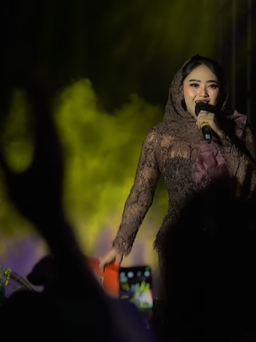 MAS JOKO - SILVY KUMALASARI ... ( OM HIMAWAN ) #silvykumalasari  #silvikumalasari  #masjoko  #musikjadul  #musikdangdut #dangduttiktok #musiktrending #trend 