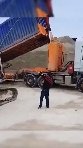 Pourquoi les systèmes hydrauliques des camions-bennes tombent en panne et explosent-ils