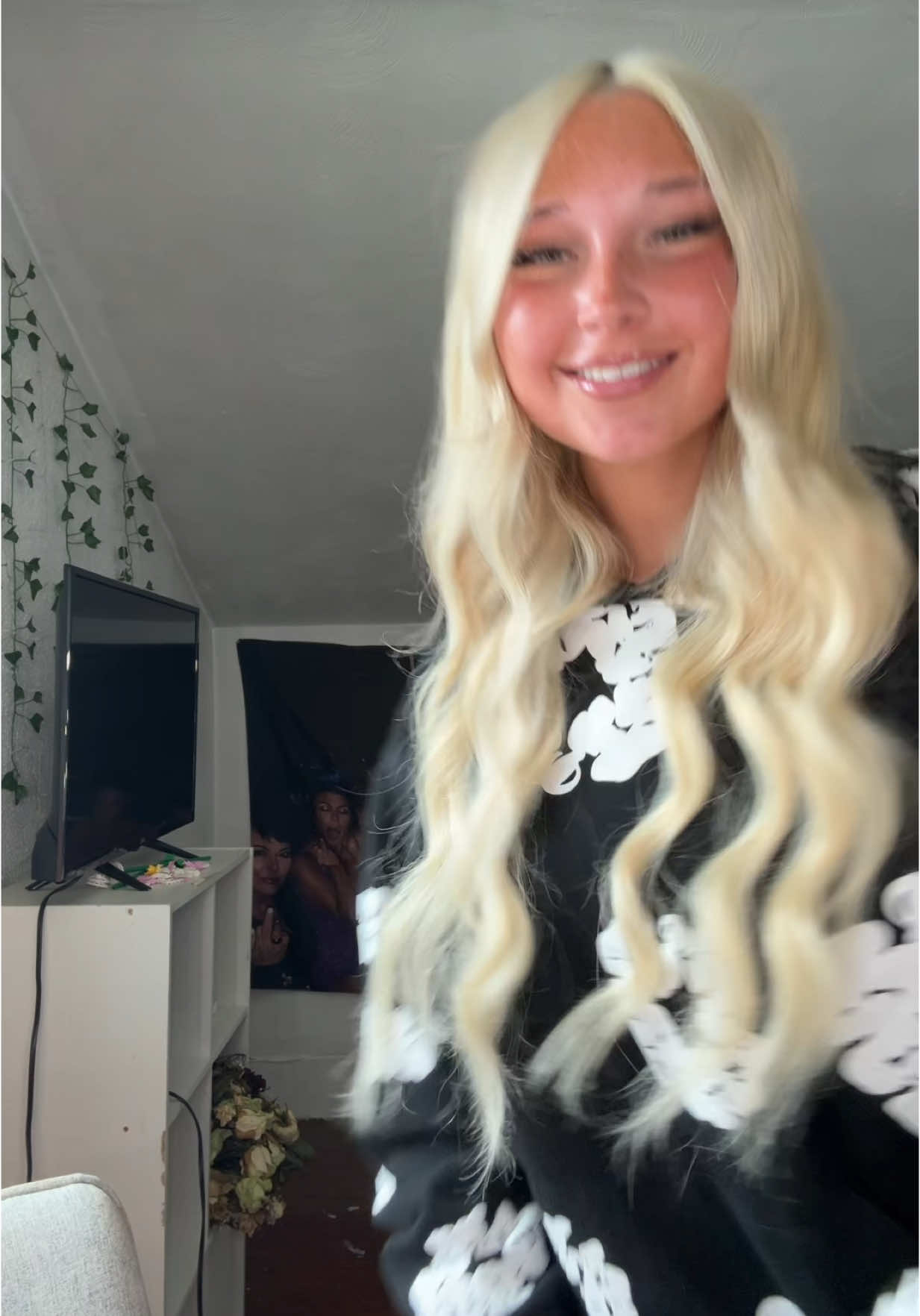 Back to my roots🦈#fyp #blowthisup #blonde #blondesdoitbetter #tan #viral ##foryoupage##dance