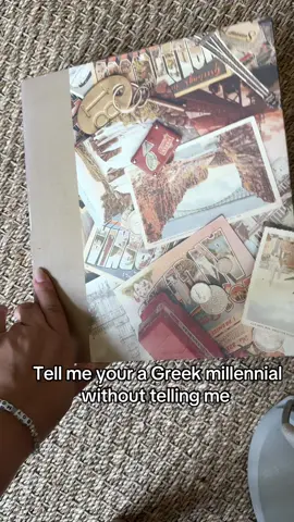 Dedicated a whole album to autographs 😂 #greek #greektiktok #greekmusic #greekgirl 