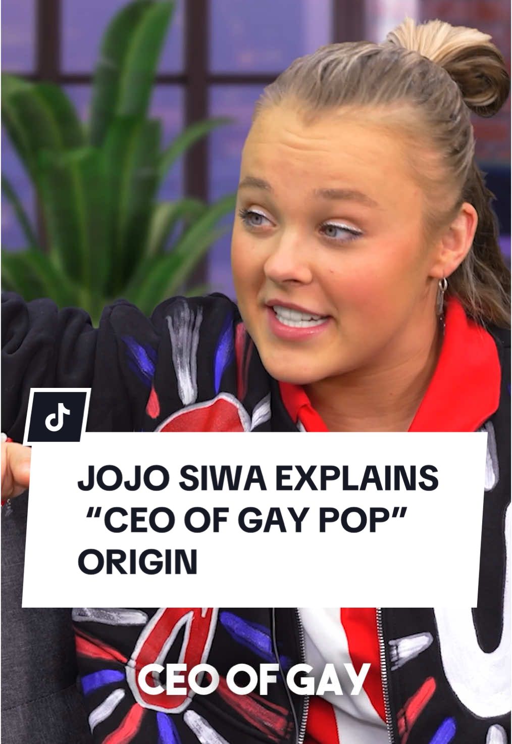 Jojo Siwa CEO of EVERYTHING🎾😛 Dream guest on Scroll Deep?! @jojosiwa stopped by, for an in-depth interview that was, frankly, extremely tennis. Watch the full video on YouTube right now #jojosiwa 
