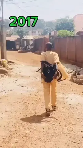 après avoir jeté mon sac de l'école #viral #videoviral #viralvideos #pourtoi #malitiktok🇲🇱 #côtedivoire🇨🇮 #CapCut 