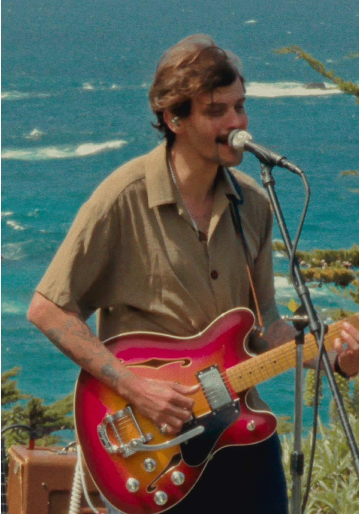 Out now: @Gabriel da Rosa’s ‘Cacofonia’, an album celebrating Brazil with an LA touch. Here’s a preview of “Nunca Mais”, filmed at a secret location that Gabriel and his band like to call Petrichor. #StonesThrow #Brazil #BossaNova #Samba #NewMusic #GabrielDaRosa #Cacofonia 