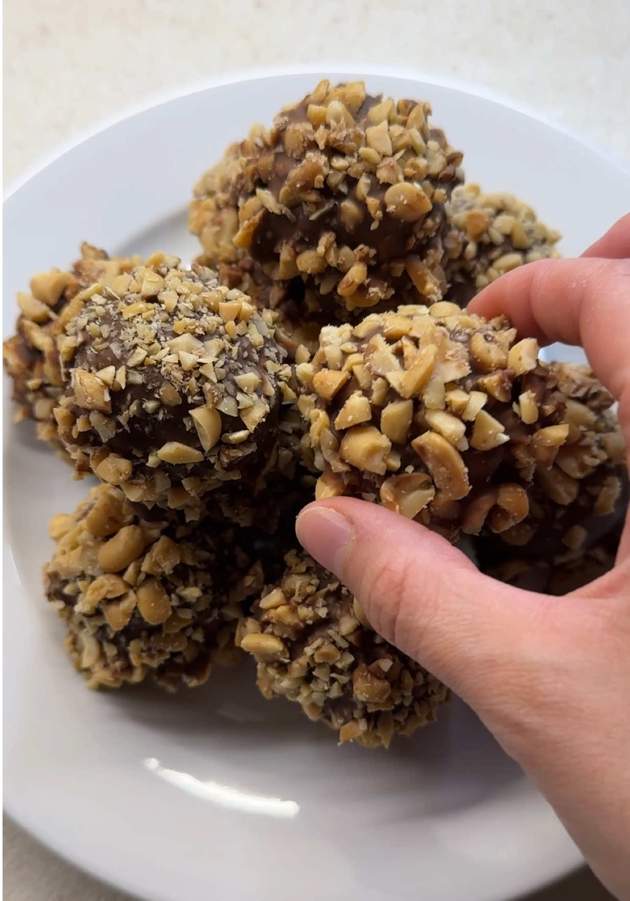 Chocolate Peanut Butter Rice Cakes Balls ❤️ #chocolate #peanut #peanutbutter #ricecake #EasyRecipe #chocolateballs #asmr #asmrsounds #eating 