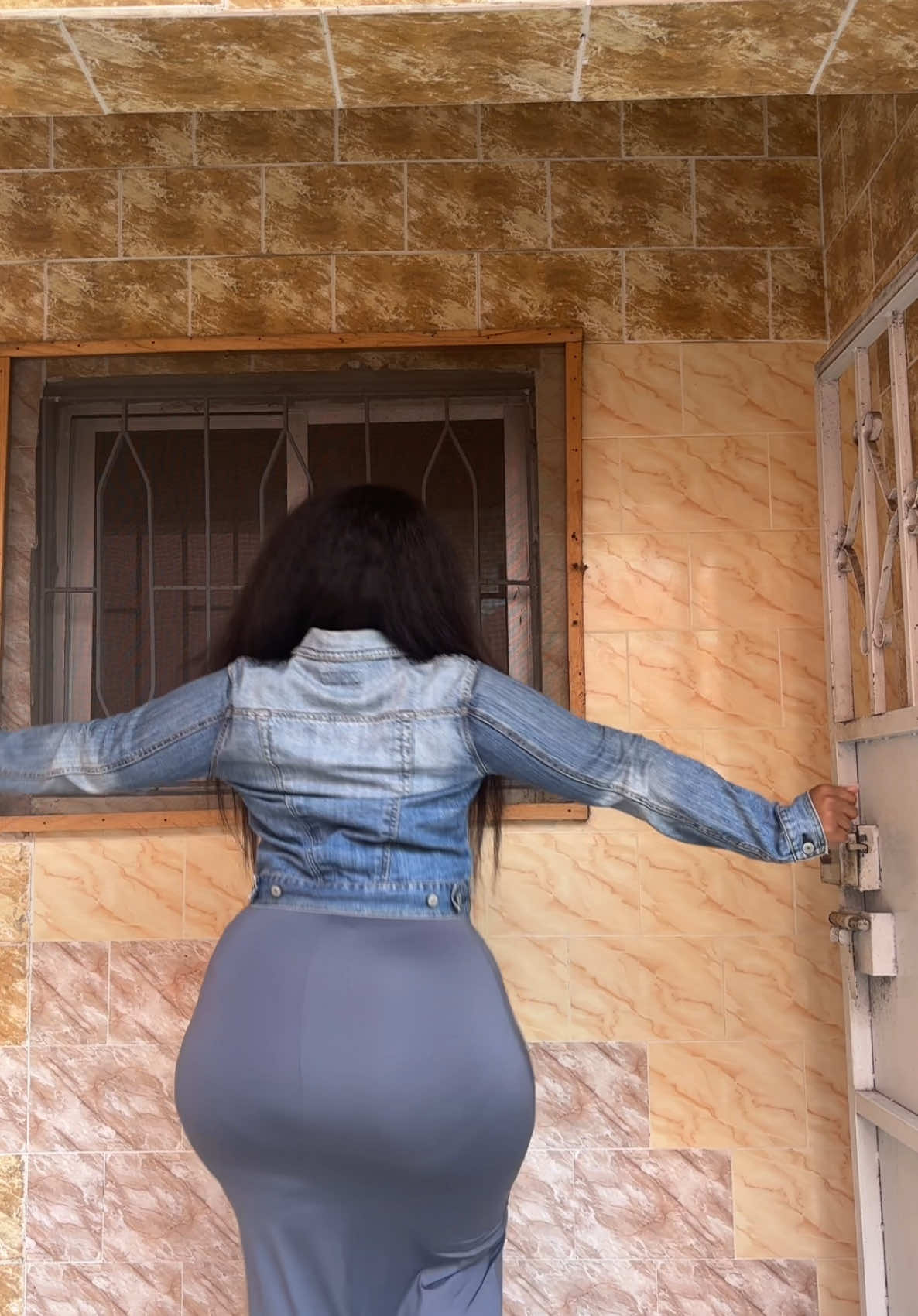 Les gens n’aimes pas les gens 😒@nifa_fanafouleofficiel @PetitpimentdeDebordo @🍫Ange_tayseur🍭 #videoviral #pourtoi #visibilite #viral #1m #beaute #naturel #newchallenge 